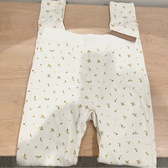 NWT: SKIMS Ribbed Leggings with Marigold Rosebud Print PJs - Picture 4 of 7